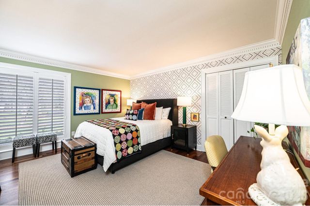 935 18th Avenue Drive NW, Hickory, NC 28601