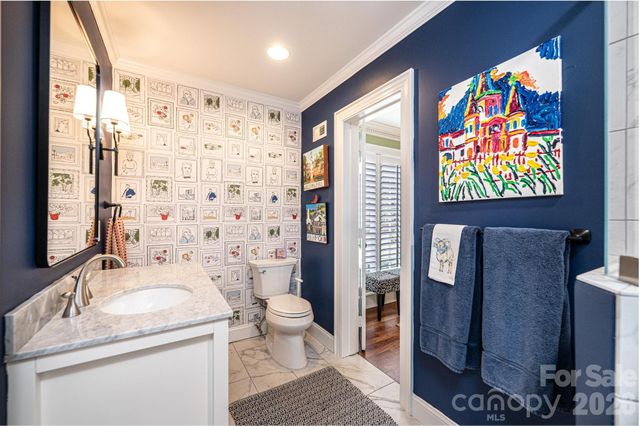 935 18th Avenue Drive NW, Hickory, NC 28601