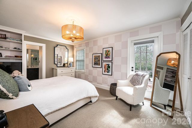 935 18th Avenue Drive NW, Hickory, NC 28601