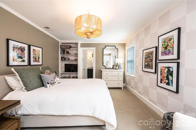 935 18th Avenue Drive NW, Hickory, NC 28601