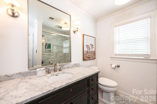 935 18th Avenue Drive NW, Hickory, NC 28601