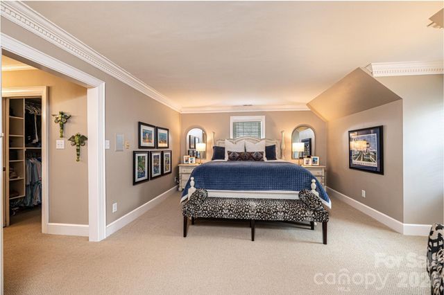 935 18th Avenue Drive NW, Hickory, NC 28601