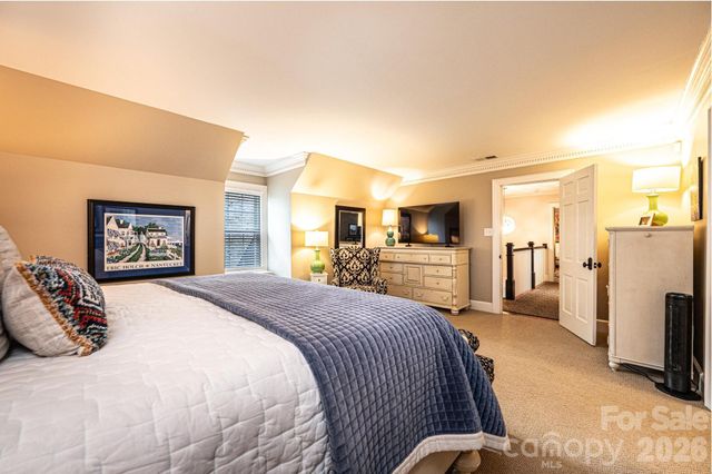 935 18th Avenue Drive NW, Hickory, NC 28601