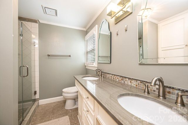 935 18th Avenue Drive NW, Hickory, NC 28601