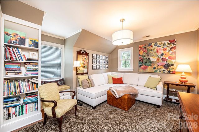 935 18th Avenue Drive NW, Hickory, NC 28601