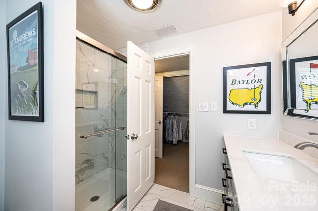 935 18th Avenue Drive NW, Hickory, NC 28601