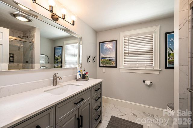 935 18th Avenue Drive NW, Hickory, NC 28601