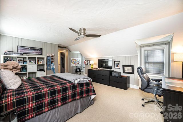 935 18th Avenue Drive NW, Hickory, NC 28601