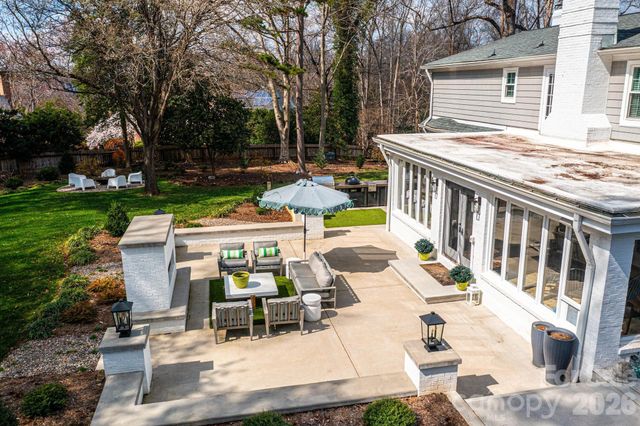 935 18th Avenue Drive NW, Hickory, NC 28601