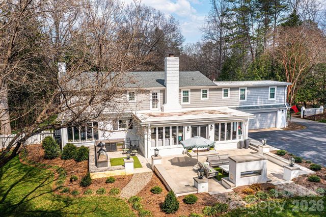 935 18th Avenue Drive NW, Hickory, NC 28601