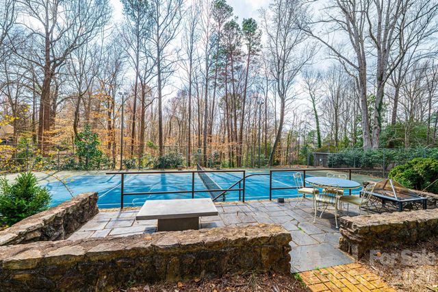 935 18th Avenue Drive NW, Hickory, NC 28601