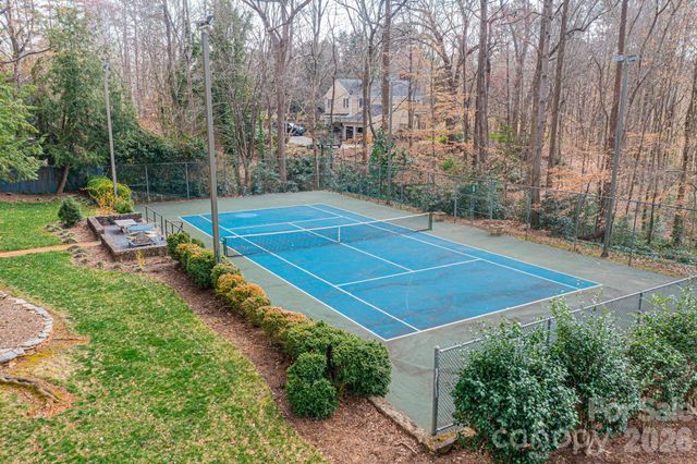 935 18th Avenue Drive NW, Hickory, NC 28601