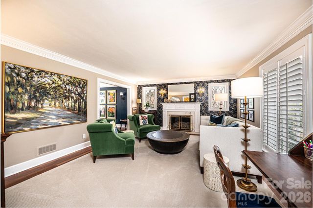 935 18th Avenue Drive NW, Hickory, NC 28601