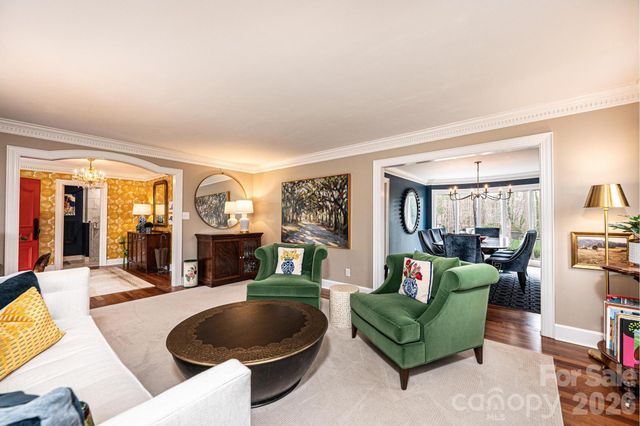 935 18th Avenue Drive NW, Hickory, NC 28601