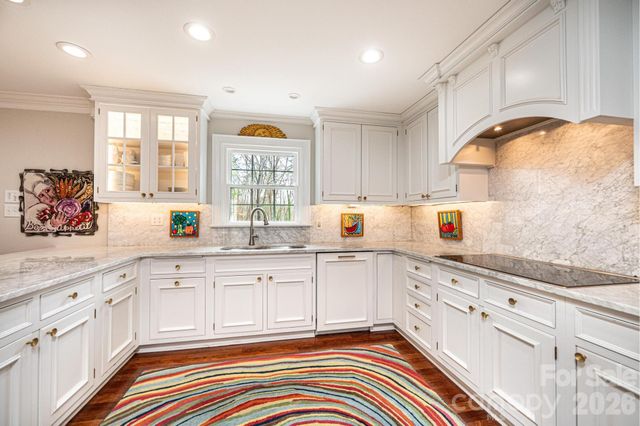 935 18th Avenue Drive NW, Hickory, NC 28601