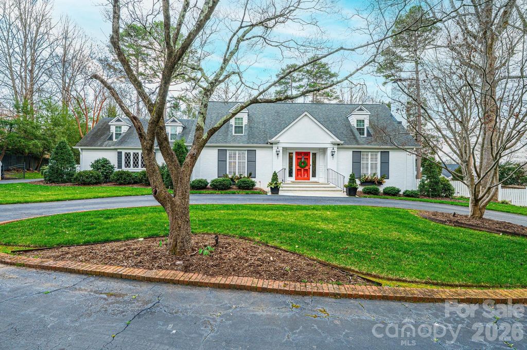 935 18th Avenue Drive NW, Hickory, NC 28601