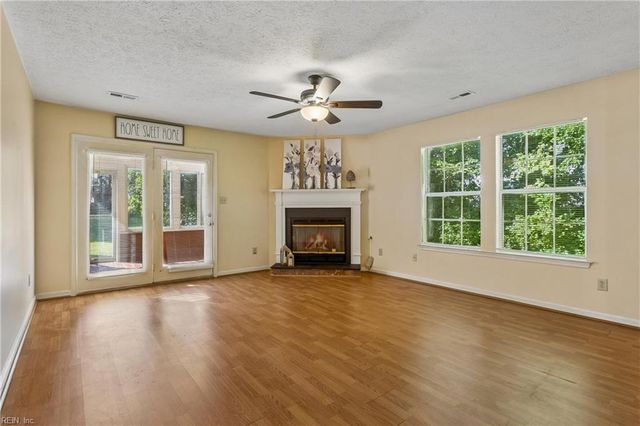 2 Stella June LN, Hampton, VA 23666