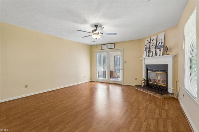 2 Stella June LN, Hampton, VA 23666