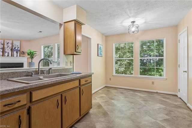 2 Stella June LN, Hampton, VA 23666