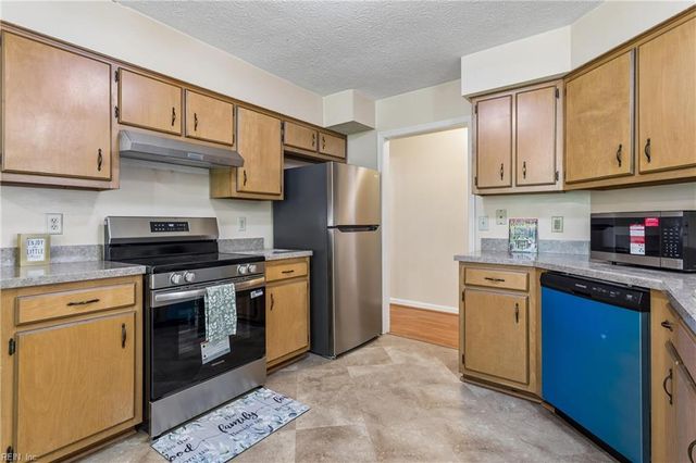 2 Stella June LN, Hampton, VA 23666