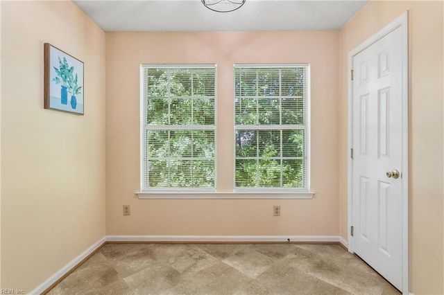 2 Stella June LN, Hampton, VA 23666
