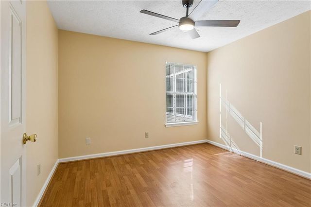 2 Stella June LN, Hampton, VA 23666