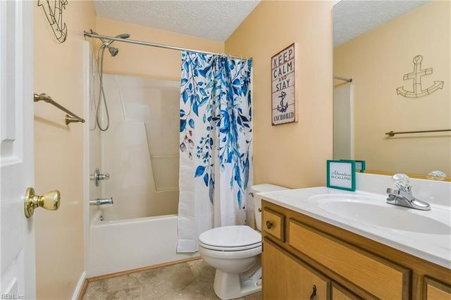 2 Stella June LN, Hampton, VA 23666