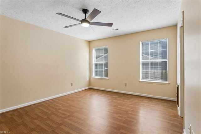 2 Stella June LN, Hampton, VA 23666