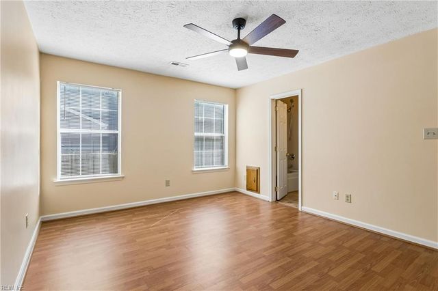 2 Stella June LN, Hampton, VA 23666