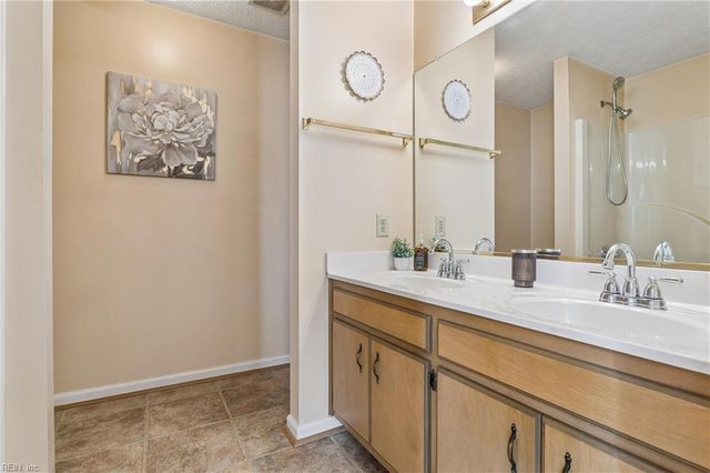 2 Stella June LN, Hampton, VA 23666