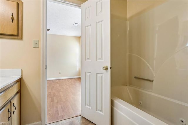 2 Stella June LN, Hampton, VA 23666