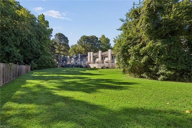 2 Stella June LN, Hampton, VA 23666