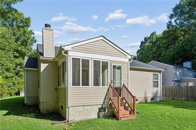 2 Stella June LN, Hampton, VA 23666