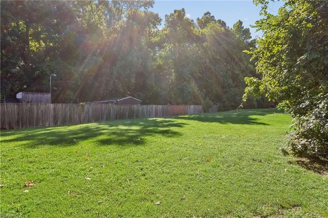 2 Stella June LN, Hampton, VA 23666