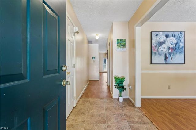 2 Stella June LN, Hampton, VA 23666