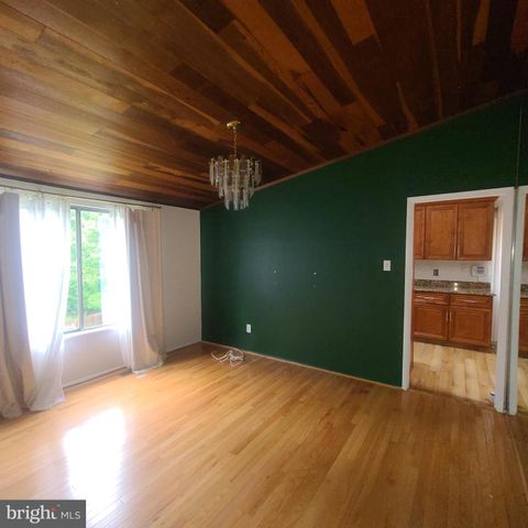 8215 CAGLE RD, Fort Washington, MD 20744