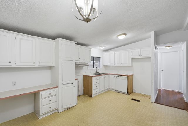 900 E Rankin Road 42, Tulare, CA 93274