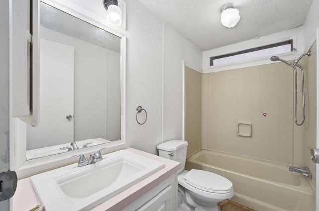 900 E Rankin Road 42, Tulare, CA 93274