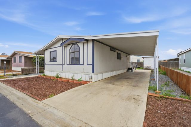 900 E Rankin Road 42, Tulare, CA 93274