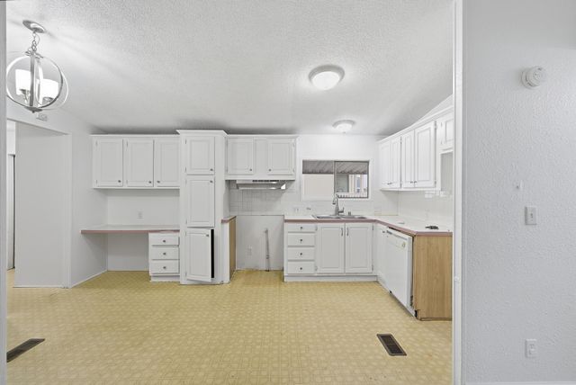 900 E Rankin Road 42, Tulare, CA 93274