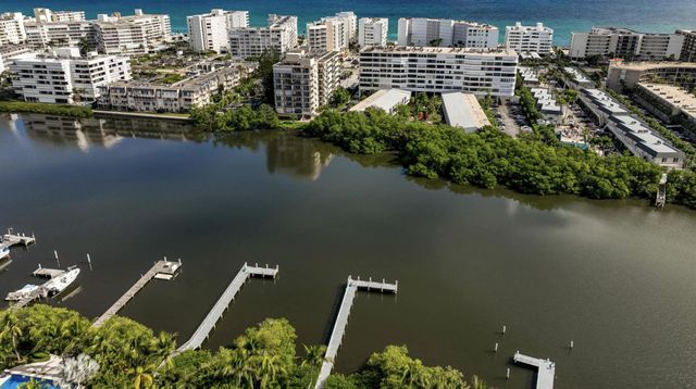 3589 S Ocean Boulevard 403, South Palm Beach, FL 33480