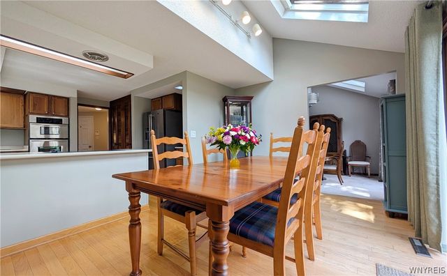 167 Breezewood Cmn, Amherst, NY 14051