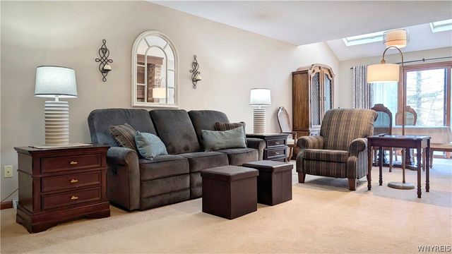 167 Breezewood Cmn, Amherst, NY 14051