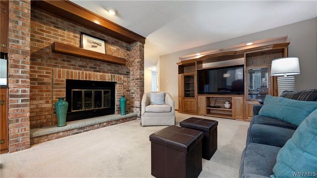 167 Breezewood Cmn, Amherst, NY 14051