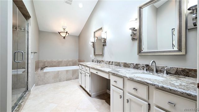 167 Breezewood Cmn, Amherst, NY 14051