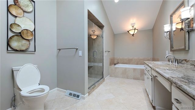 167 Breezewood Cmn, Amherst, NY 14051