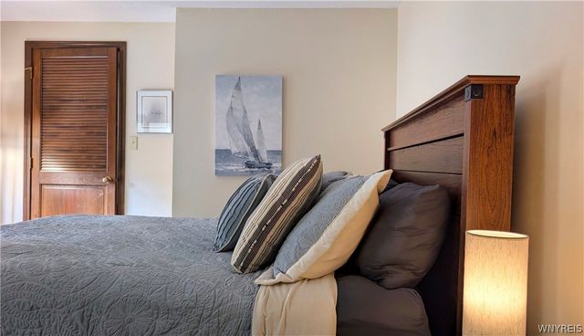 167 Breezewood Cmn, Amherst, NY 14051