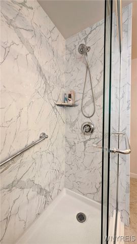 167 Breezewood Cmn, Amherst, NY 14051