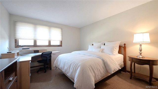 167 Breezewood Cmn, Amherst, NY 14051