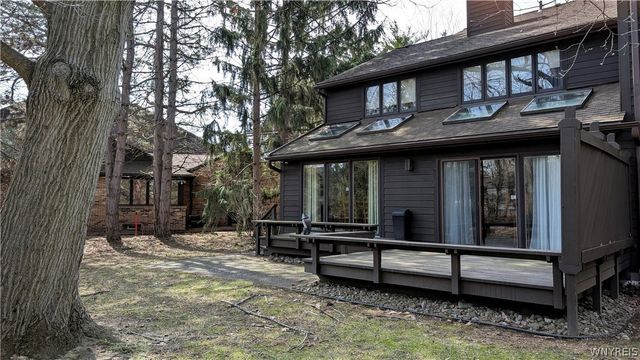 167 Breezewood Cmn, Amherst, NY 14051